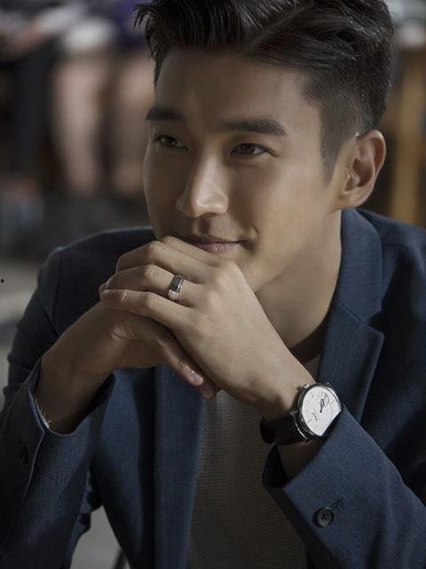 崔始源吃瓜,揭秘明星背后的真实生活